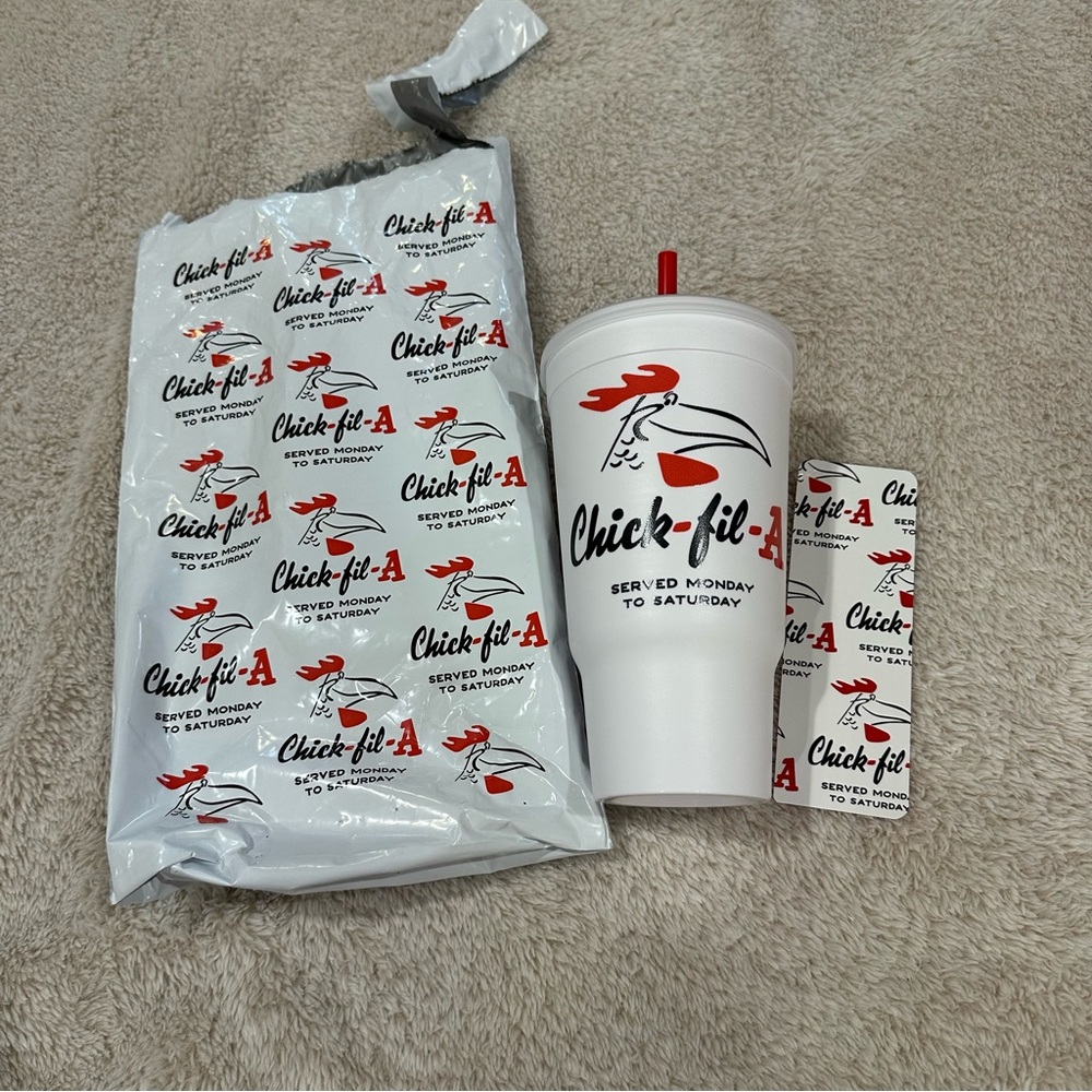 NWT chick fil a doodles collectible cup